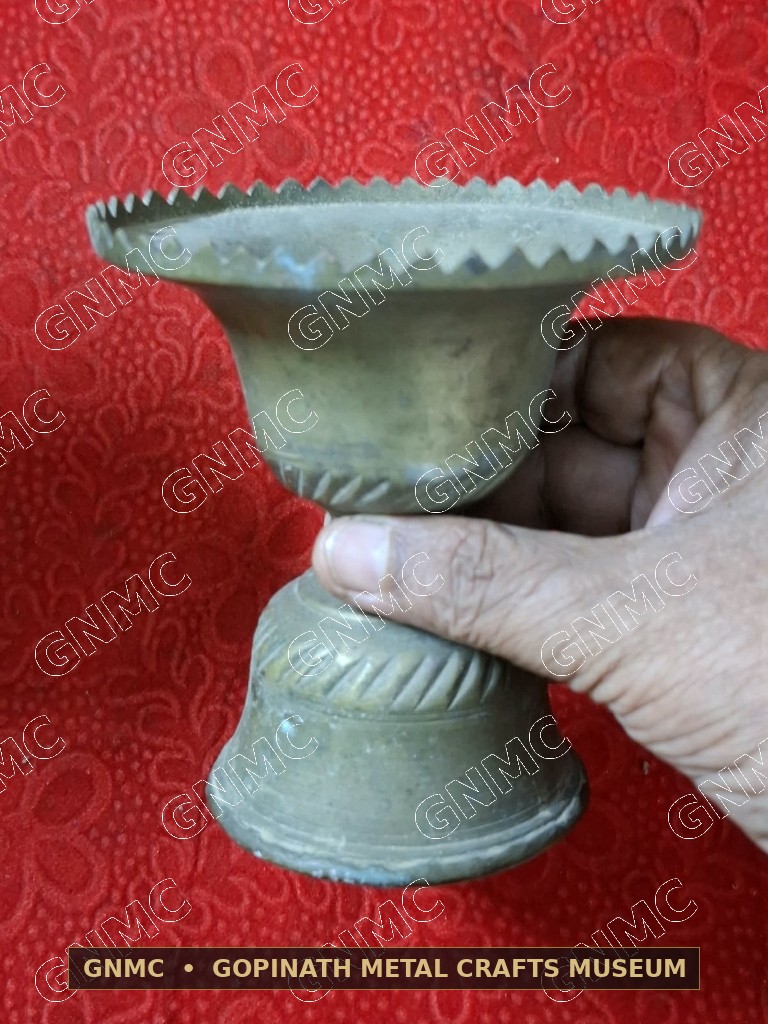 Century-Old Serrated-Rim Brass Ladies' Bedside Spittoon (Pikadani)