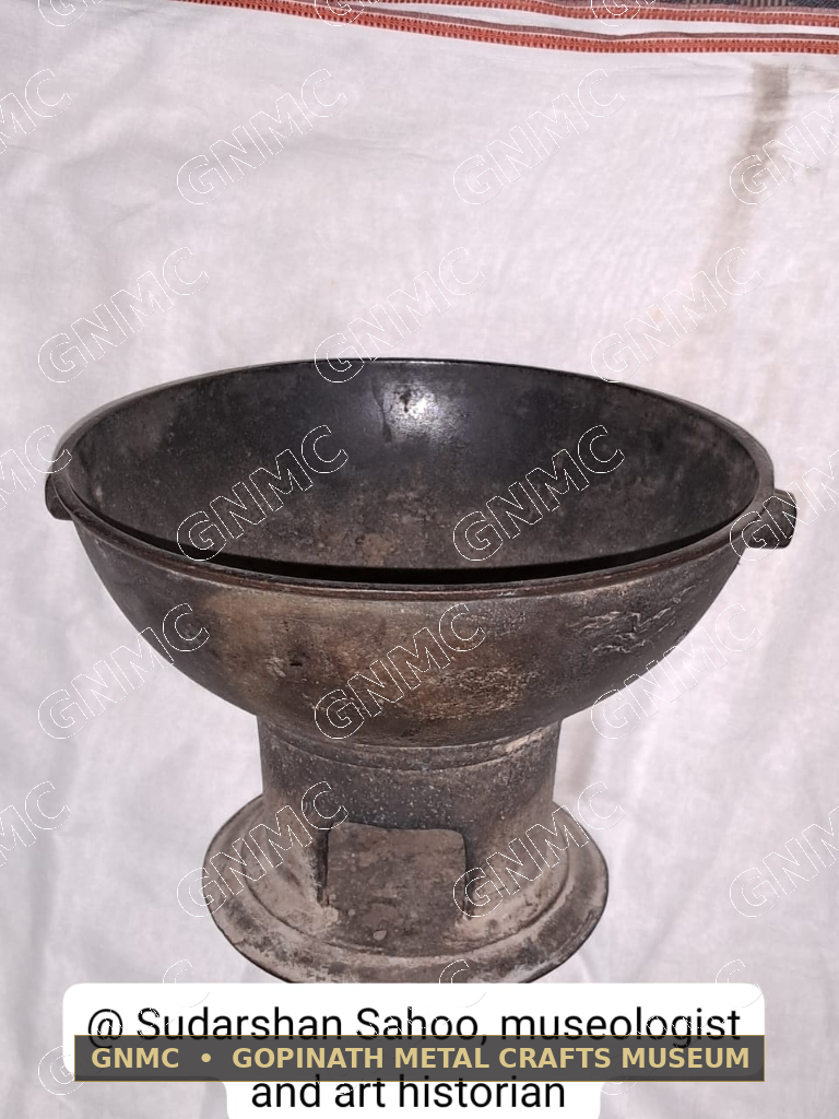 Double-Century-Old Aristocratic Heavy Brass Charcoal Brazier (Umhei / Angithi)